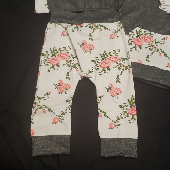 Floral and Heather Black outfit - Picture 2 of 4